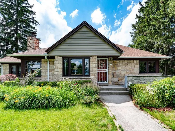 4711 North 100th STREET, Wauwatosa, WI 53225