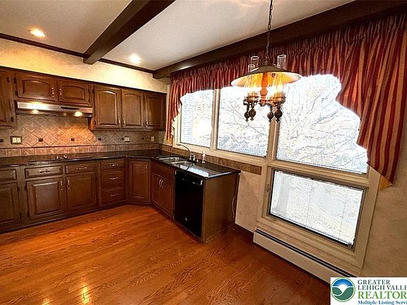 5th image of 407 E Plainfield Ave