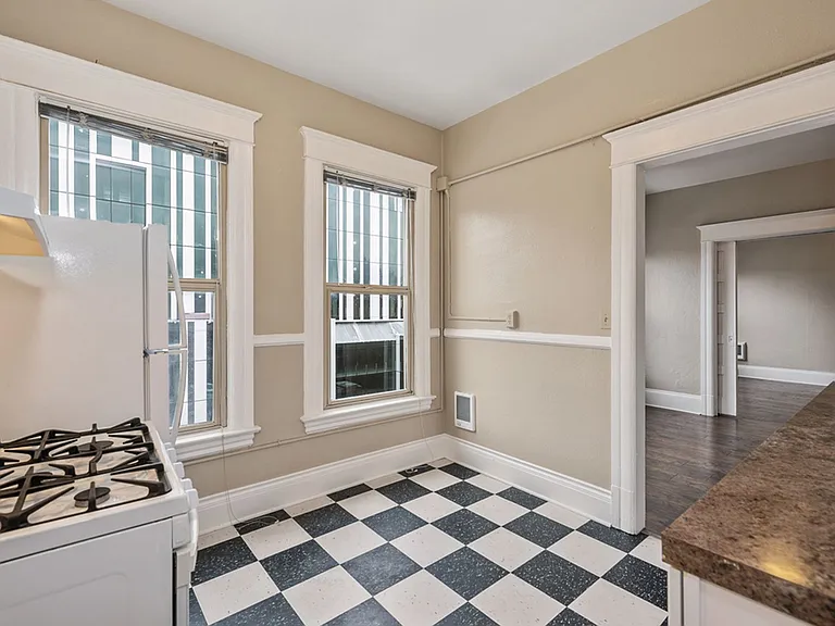 Grandview Apartments — Photo 14