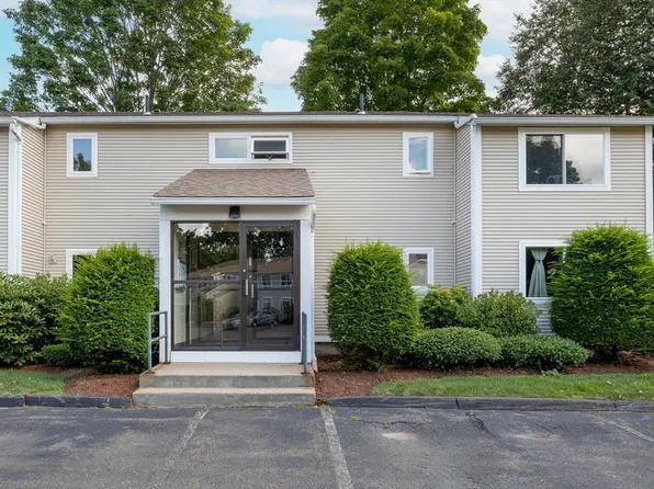 14 Arbor Way APT D, Holyoke, MA 01040