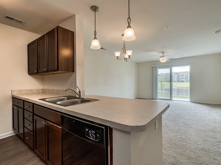 Killian Lakes Apartments and Townhomes — Photo 17
