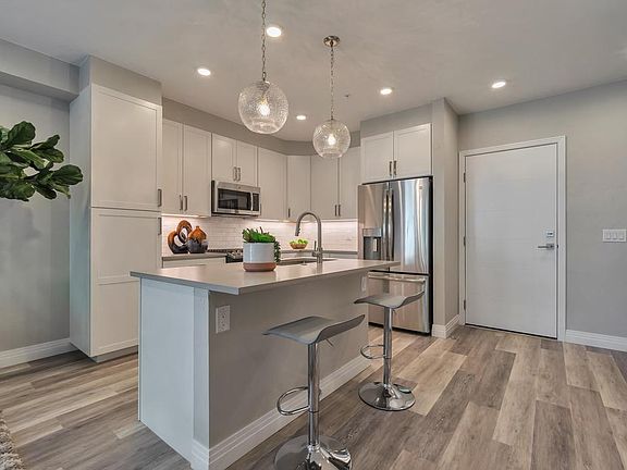 5th image of 1745 S Pearl St #105