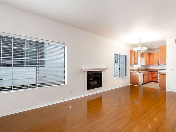 5th image of 11482 Moorpark St APT 5