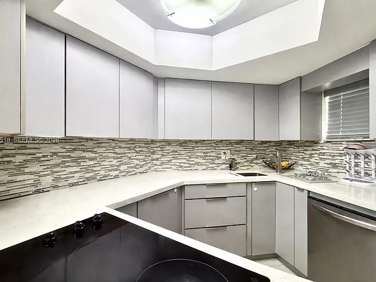 8323 Lake Dr #402 — Photo 9