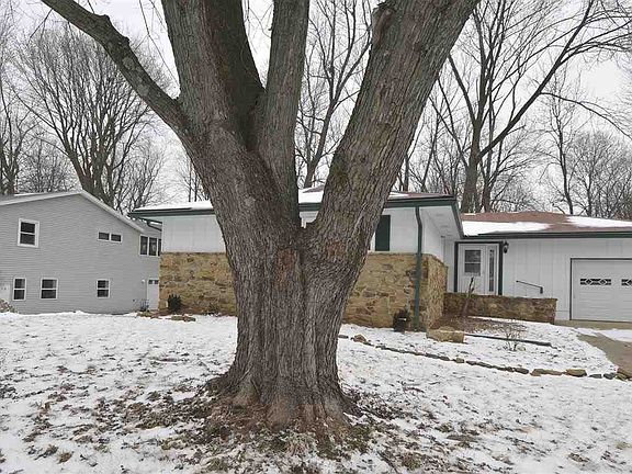 2nd image of 1515 E Clairmont Pl