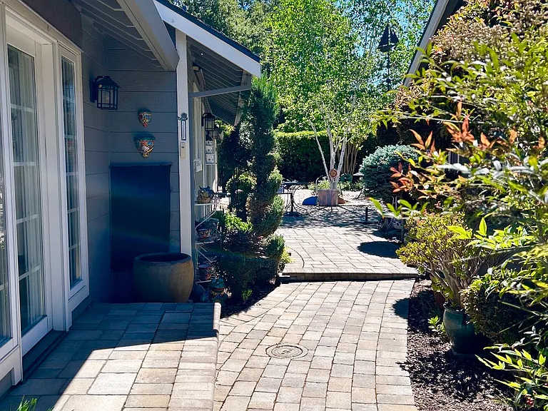 744 Orange Ave — Photo 2