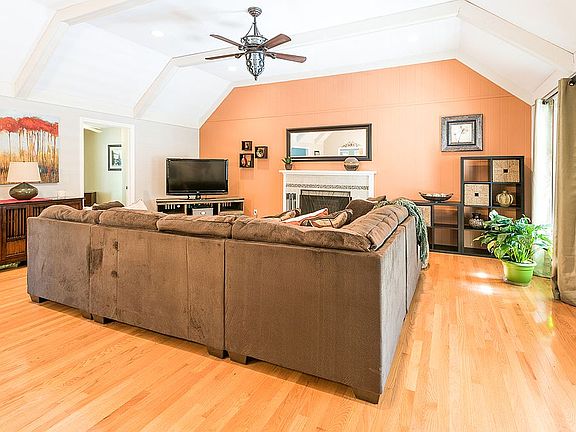 3rd image of 6730 Woodshed Cres