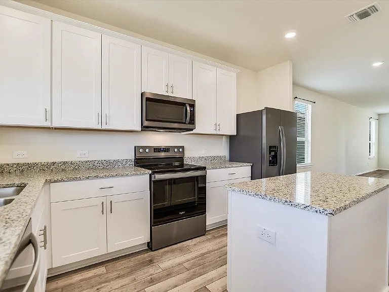 216 The Duke Dr — Photo 10