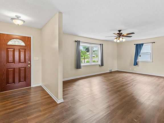 5th image of 100 Hillside Dr
