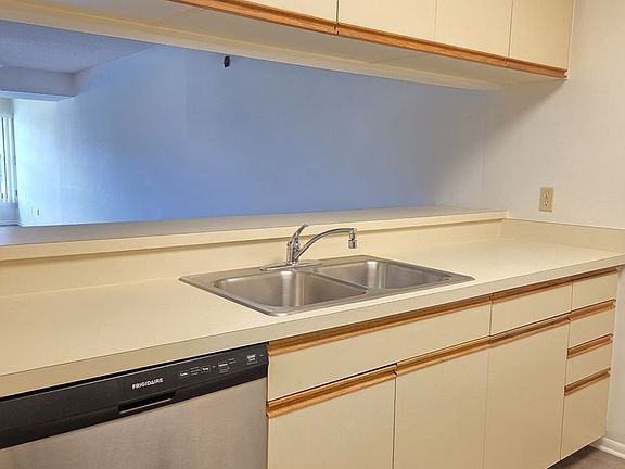 5th image of 21 Plantation Dr APT 202