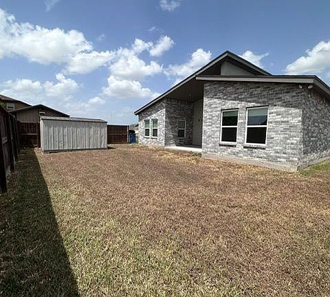 4th image of 9811 Eucalipto Ave