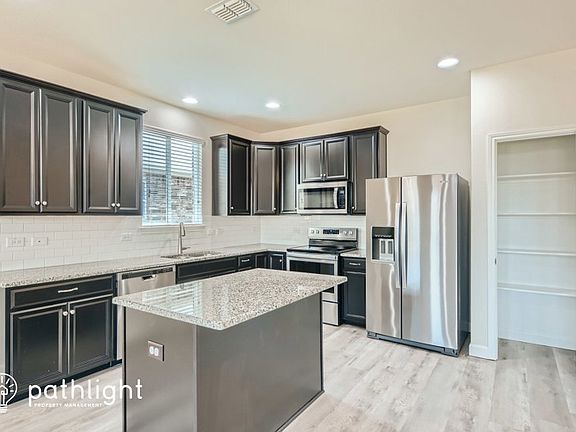 4th image of 1729 Waggoner Dr