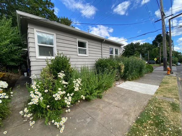 3203 SE Gladstone St, Portland, OR 97202