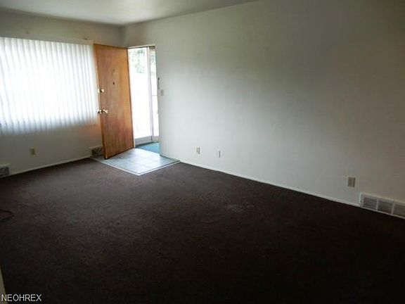 5th image of 1685 Cromwell Dr