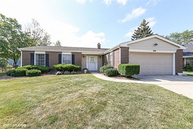 1st image of 704 Oakwood Dr
