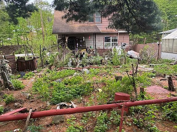 3rd image of 210 Hazel St