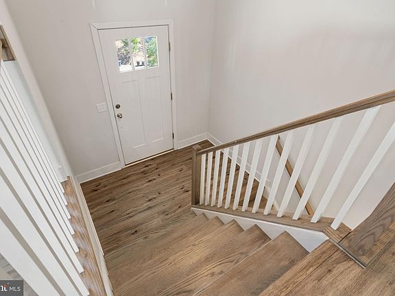 5th image of 1015 Harbour Dr