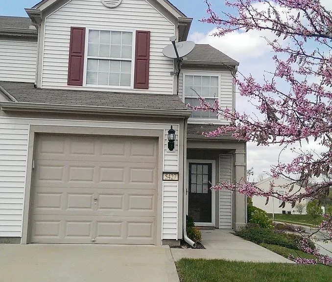 front view, corner unit - extra long driveway