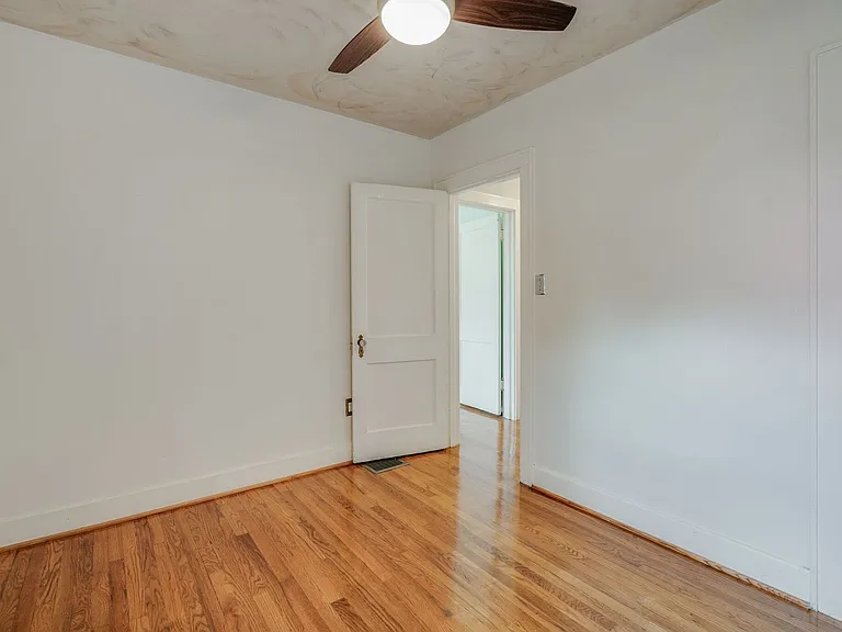 1811 Stewart Pl — Photo 4