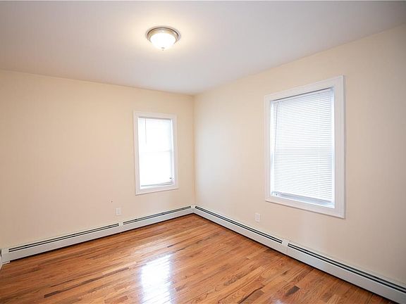2nd image of 652 Dyer Ave
