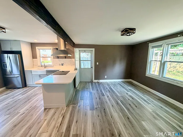 68 Alexander Dr — Photo 13