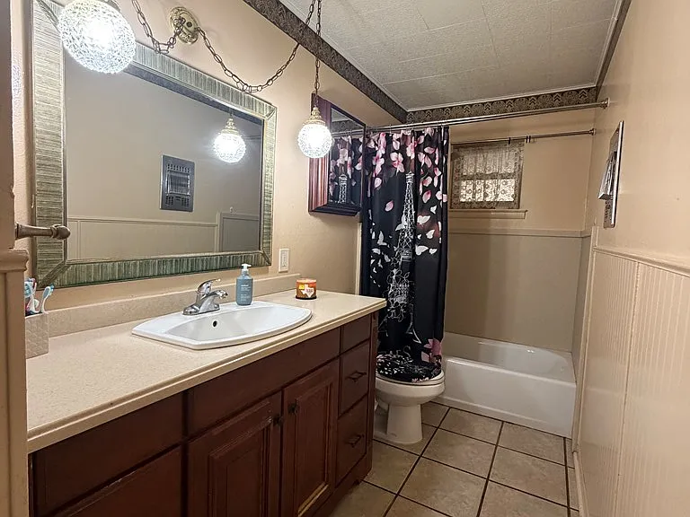 1002 Denton St — Photo 10