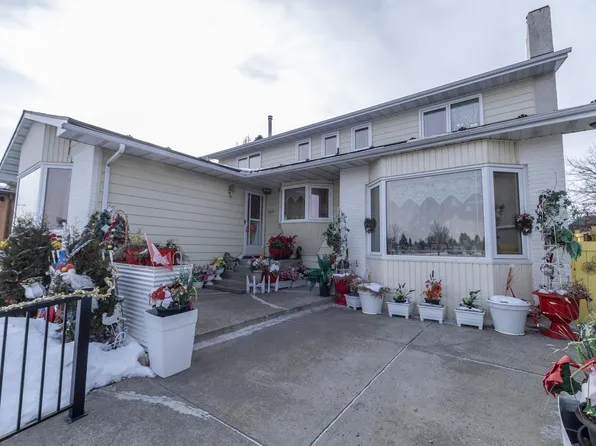 11539 40th Ave NW, Edmonton, AB T6J 0R7