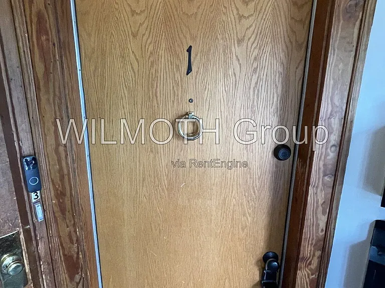 537 E 11th St #1 — Photo 2