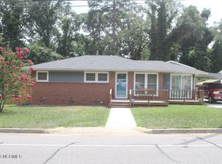 503 W King St, Elizabethtown, NC 28337