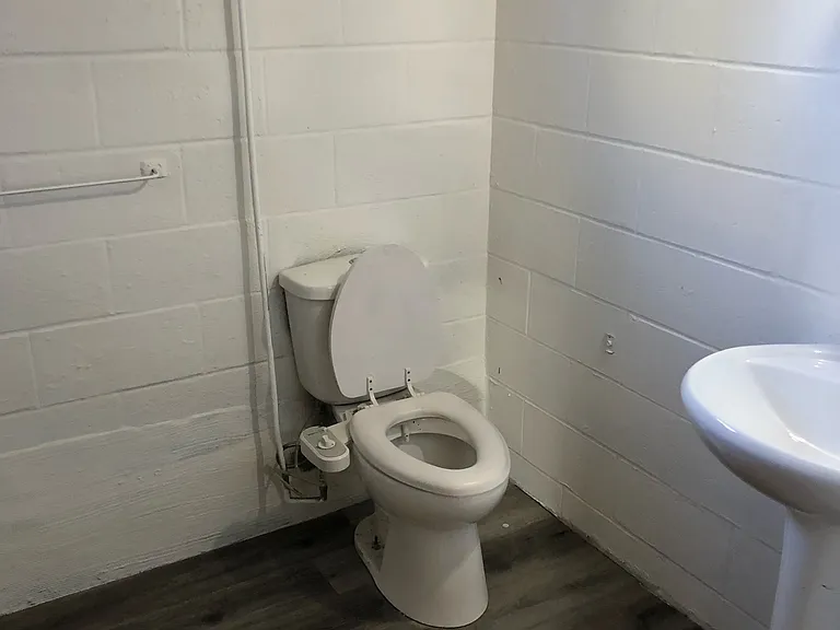 1203 Benton Ave — Photo 11