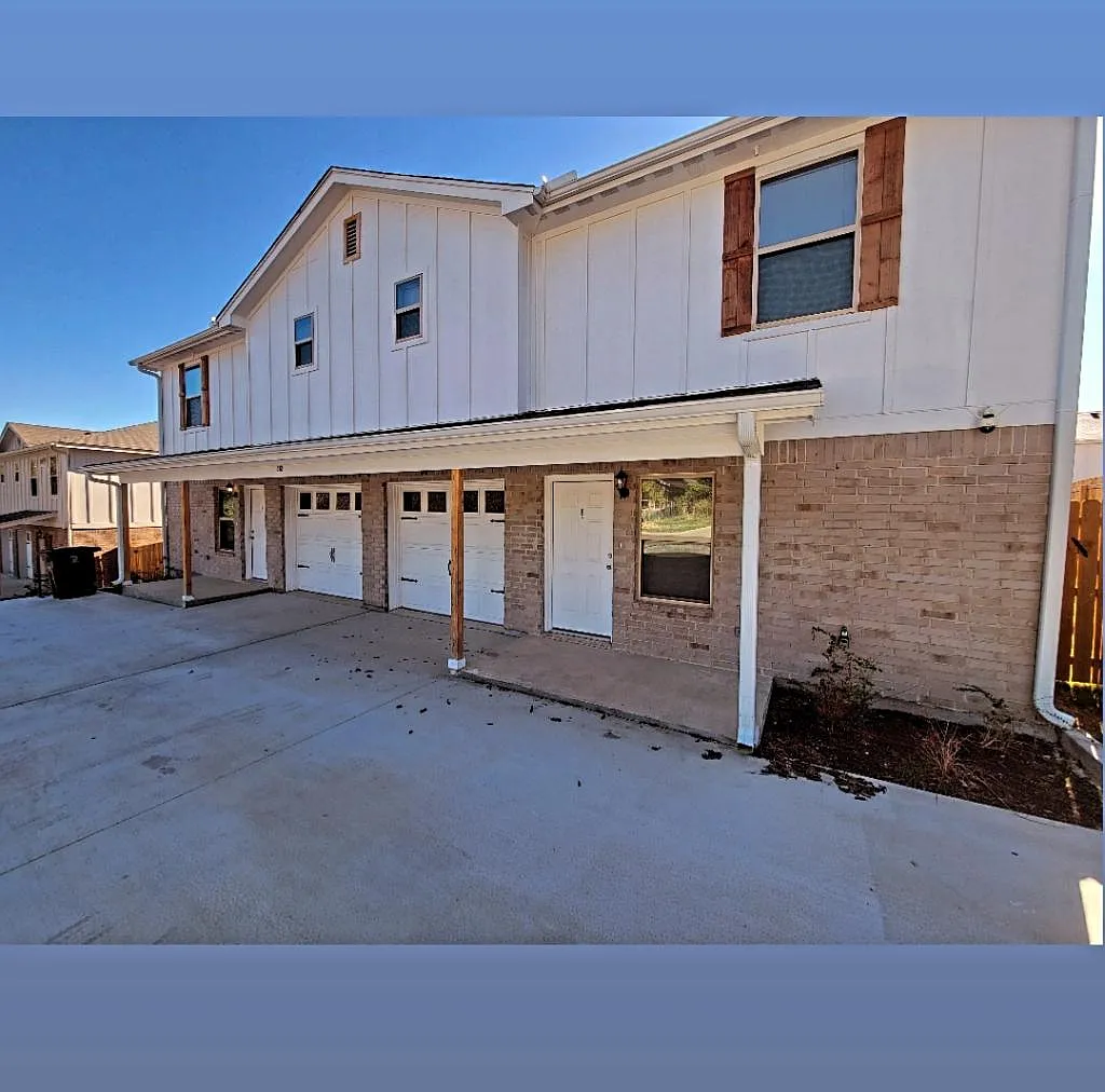 Building Photo - 512 Raymond St #B