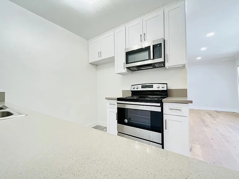 761 Rose Ave #4 — Photo 7