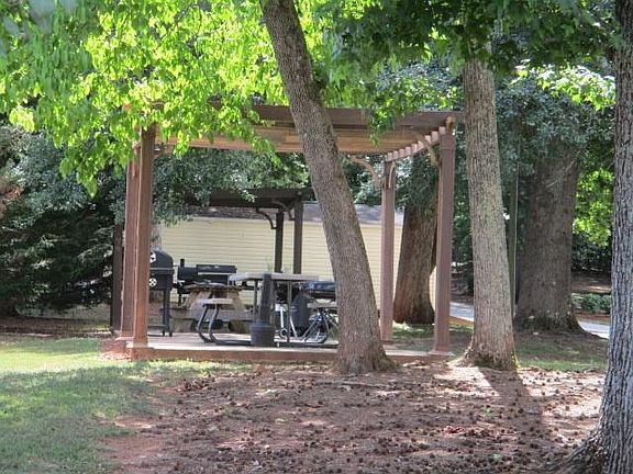 3rd image of 1110 Northlake Dr