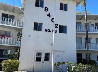 8402 111th St APT 303, Seminole, FL 33772