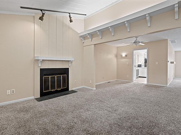 4th image of 1323 Huntsman Ln #132