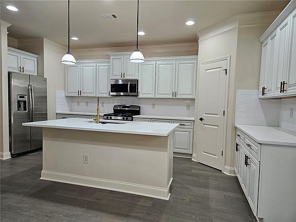 5th image of 3155 Stonecrest Dr
