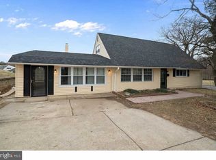 88 Cobalt Cross Rd, Levittown, PA 19057