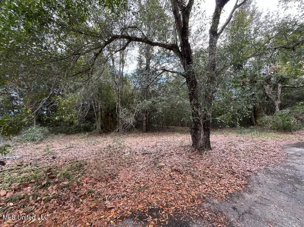 105 25th St, Gulfport, MS 39507