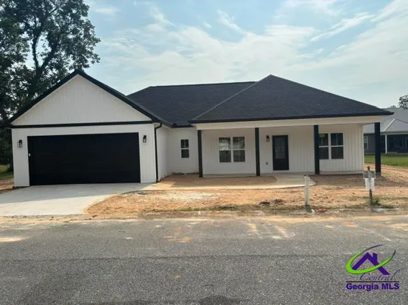 143 Village Cir, Cochran, GA 31014