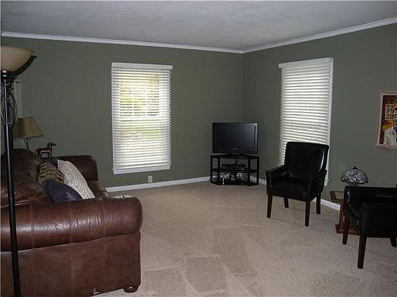 3rd image of 8539 N Broadway St