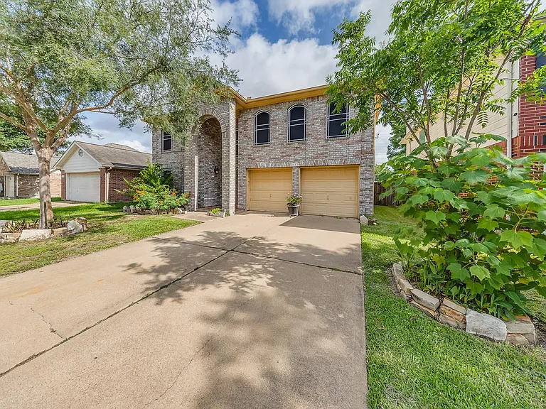 16130 Coleburn Dr — Photo 2