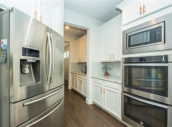 5th image of 925 Lawndale St