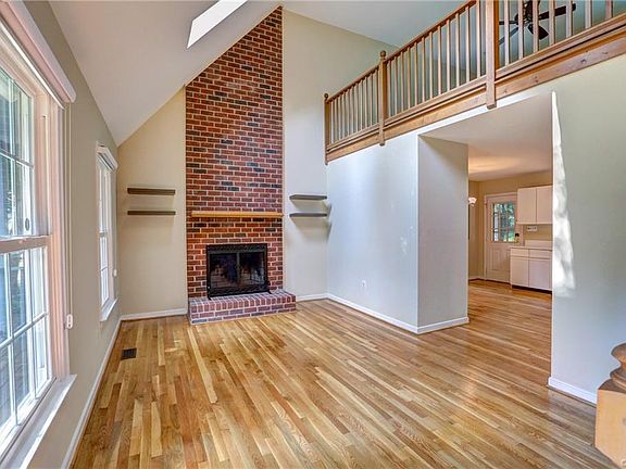 4th image of 4912 Castle Point Ct