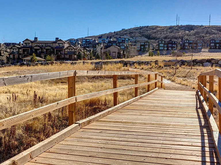 Walking trails throughout Parks Edge