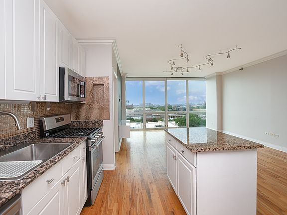 4th image of 1845 S Michigan Ave Unit 904