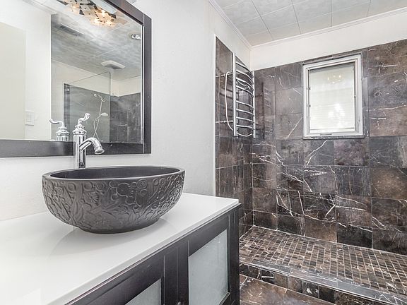 3rd image of 2308 Westwood Dr