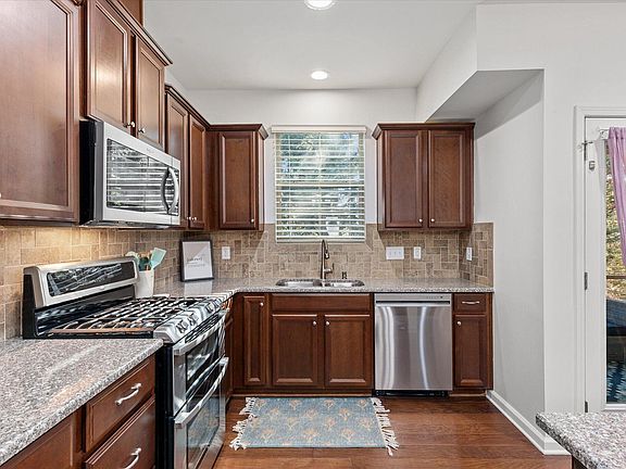 5th image of 10007 Lynnberry Pl