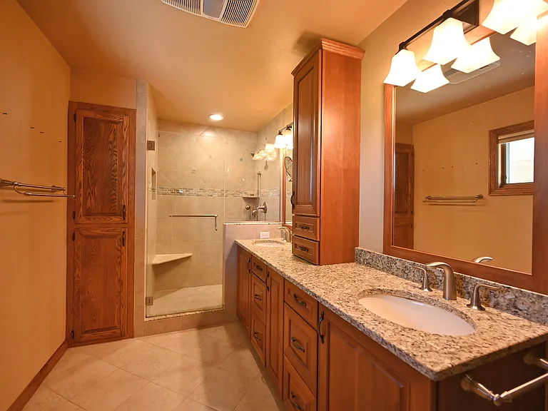 202 Lac La Belle Dr — Photo 11