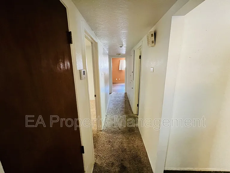 716 Dallas St NE — Photo 15
