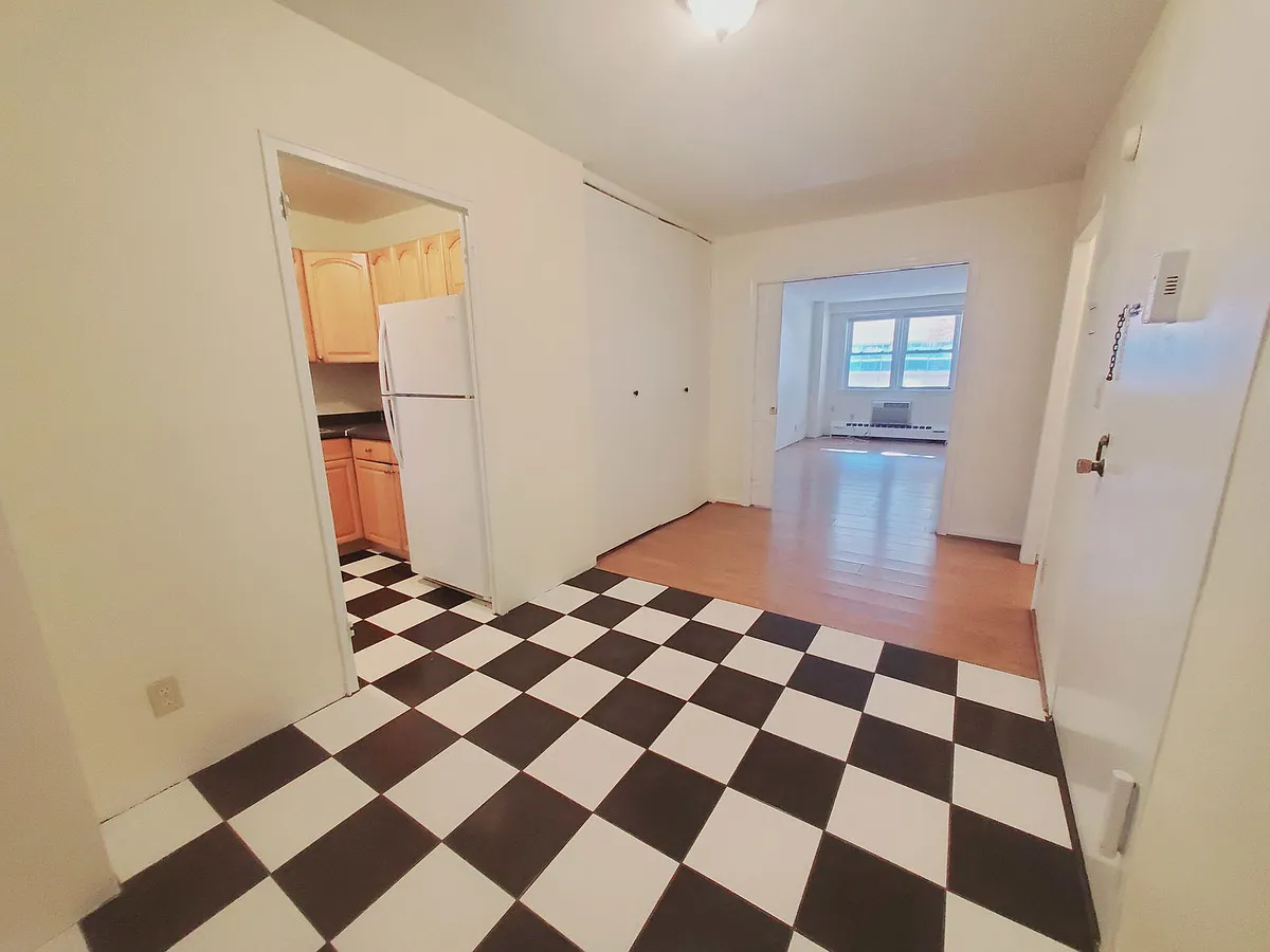 Building Photo - 444 Bedford St #1